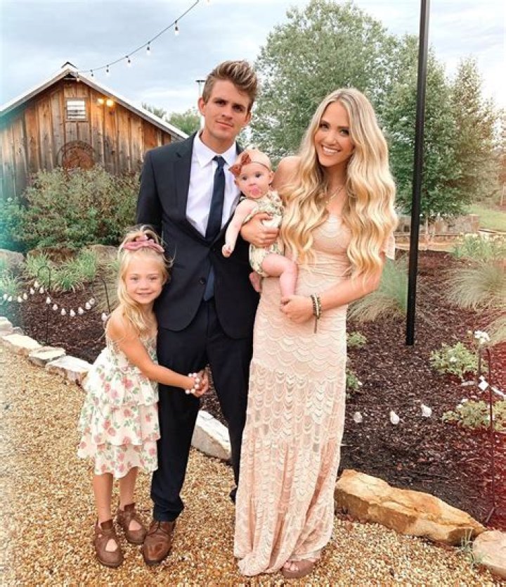 How Old is Everleigh Labrant?
