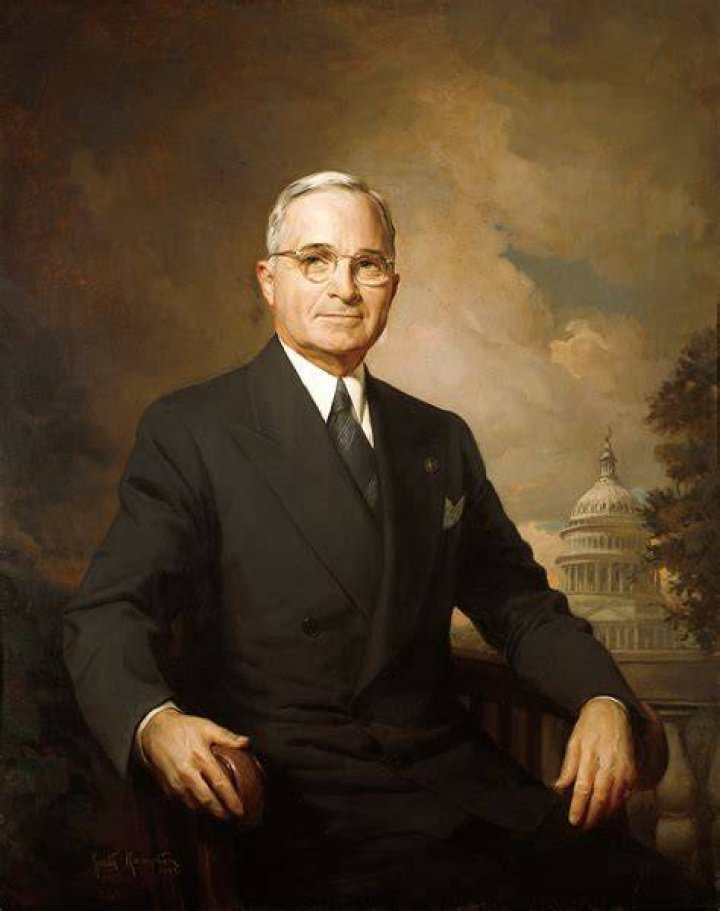 Truman's girlfriend, Tom Hanks' famous son who is viral on TV and
